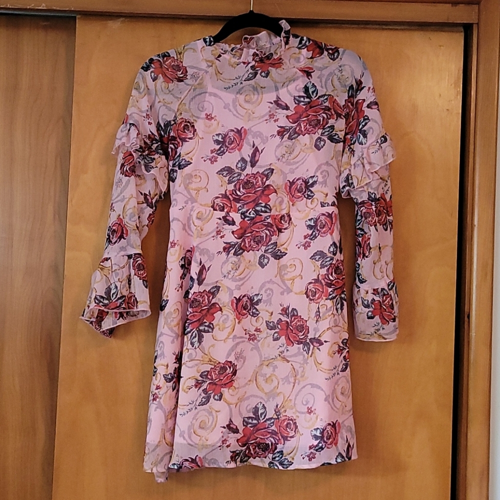 LAST CHANCE...Long sleeve floral dress